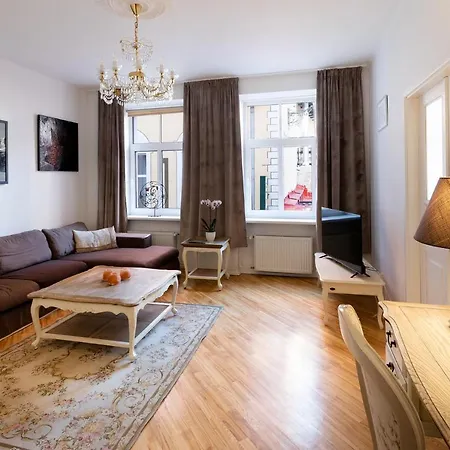 Old Vagnera Quiet Apartment *