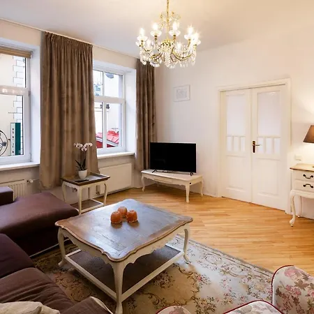 Old Vagnera Quiet Apartment
